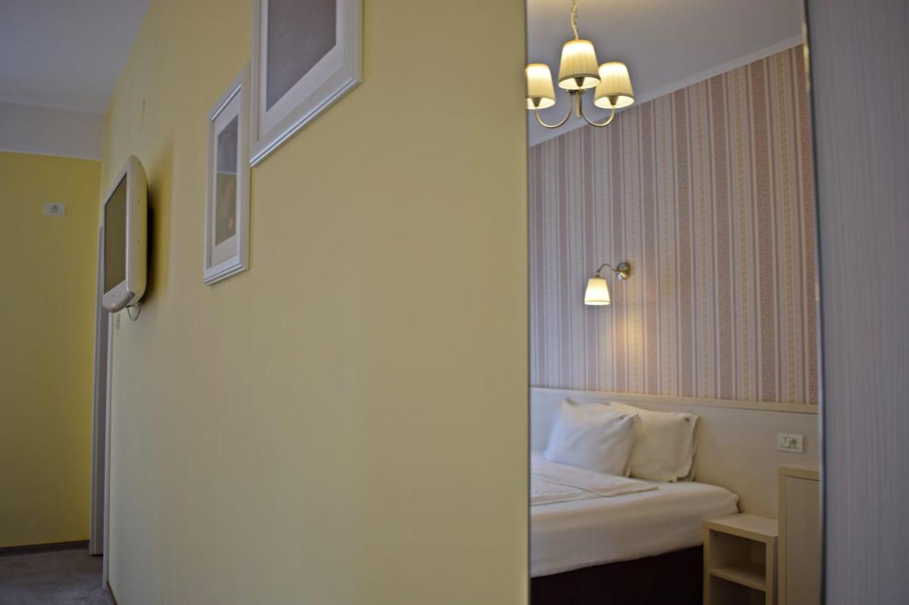 French Boutique Hotel Braşov Eksteriør billede
