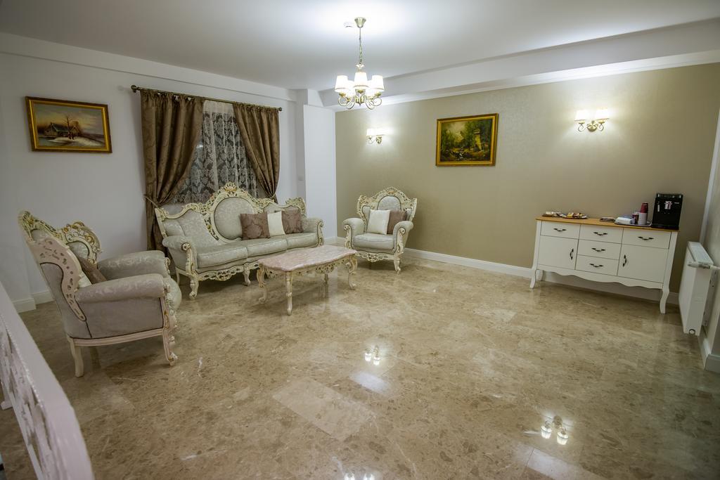 French Boutique Hotel Braşov Eksteriør billede