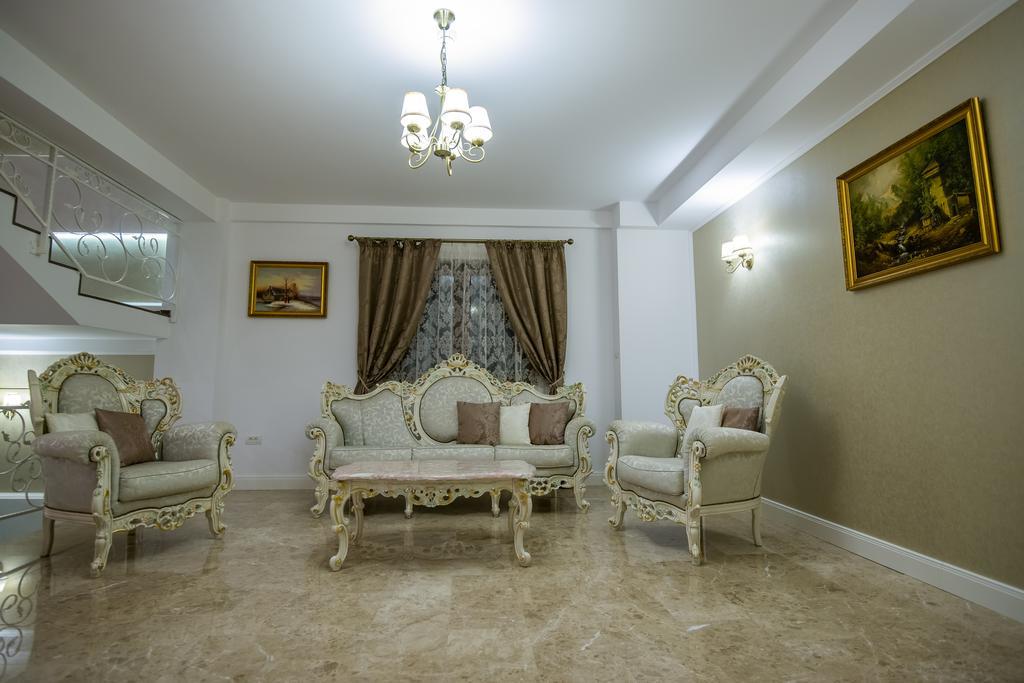 French Boutique Hotel Braşov Eksteriør billede