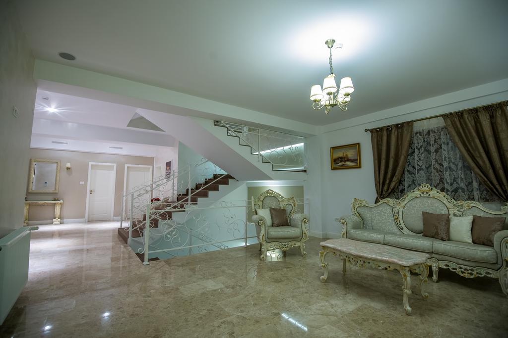 French Boutique Hotel Braşov Eksteriør billede