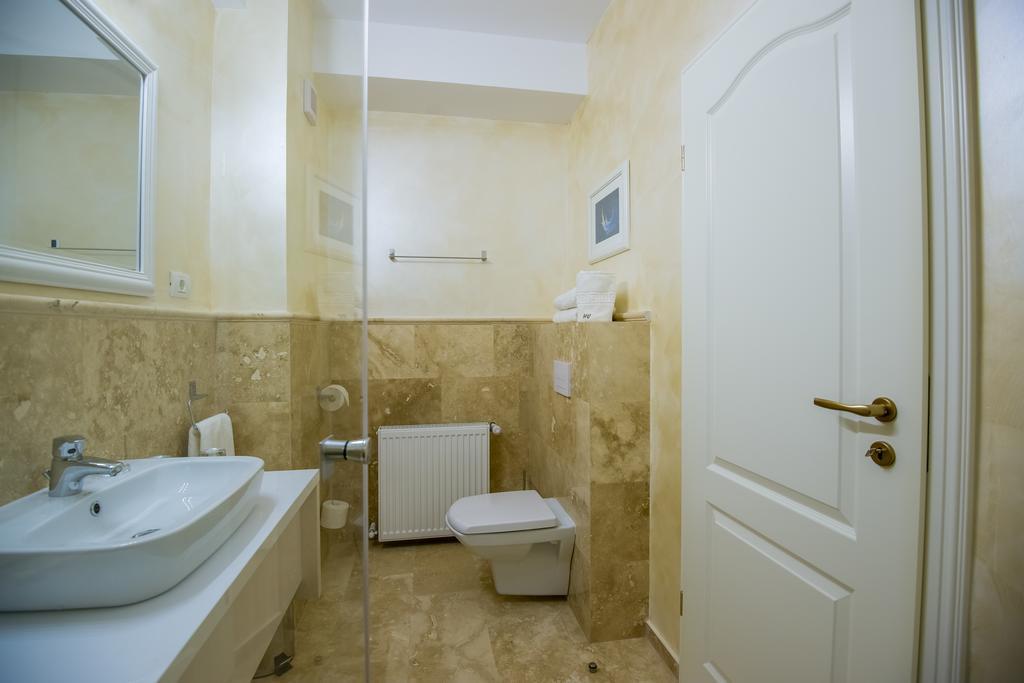 French Boutique Hotel Braşov Eksteriør billede