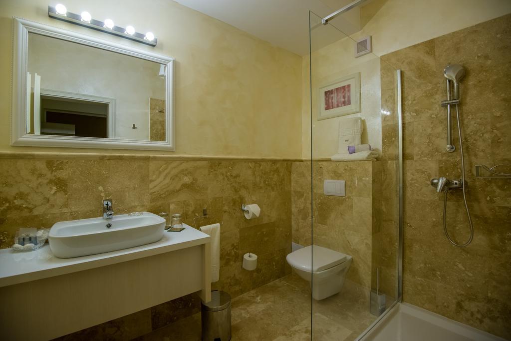 French Boutique Hotel Braşov Eksteriør billede