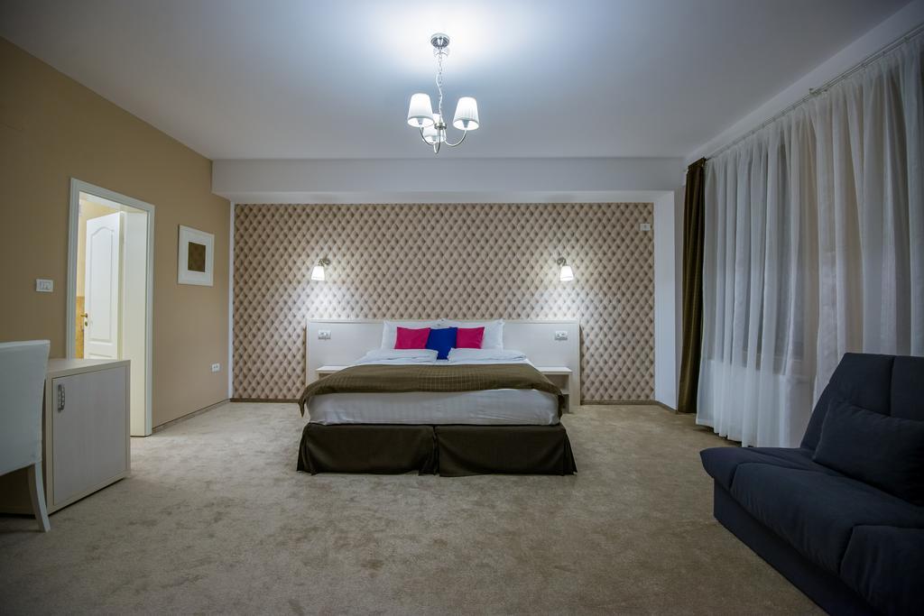 French Boutique Hotel Braşov Eksteriør billede