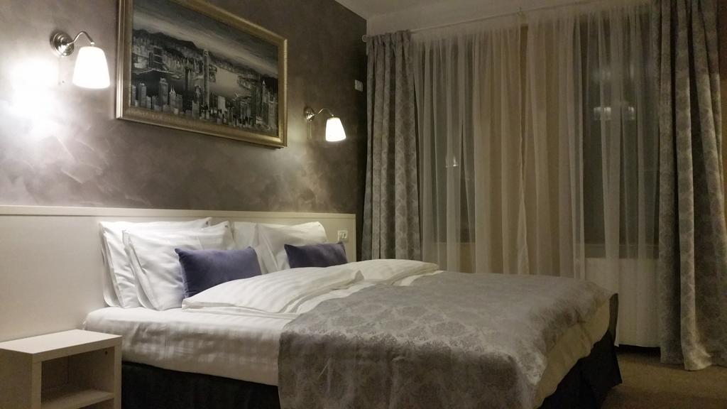 French Boutique Hotel Braşov Eksteriør billede