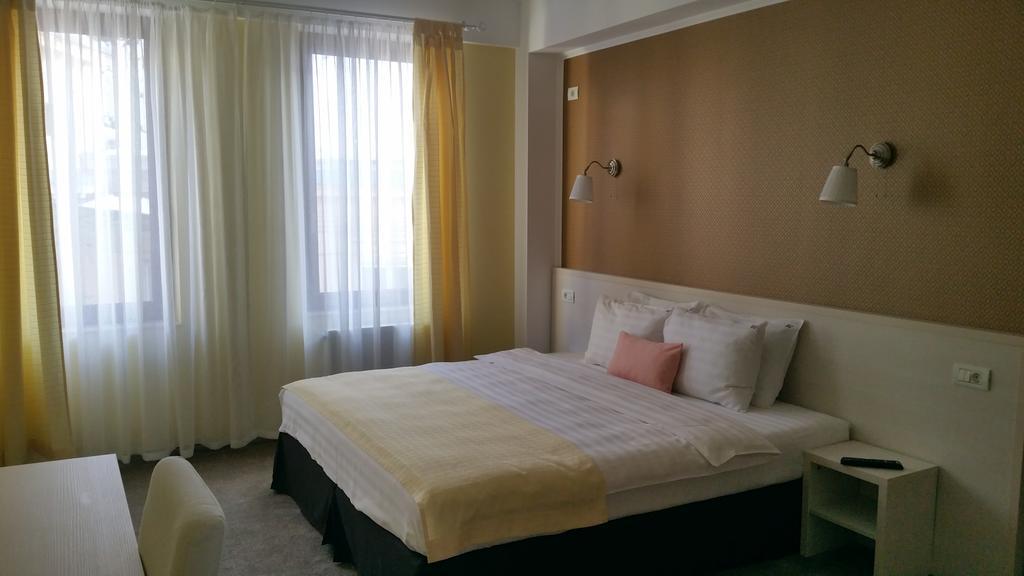 French Boutique Hotel Braşov Eksteriør billede