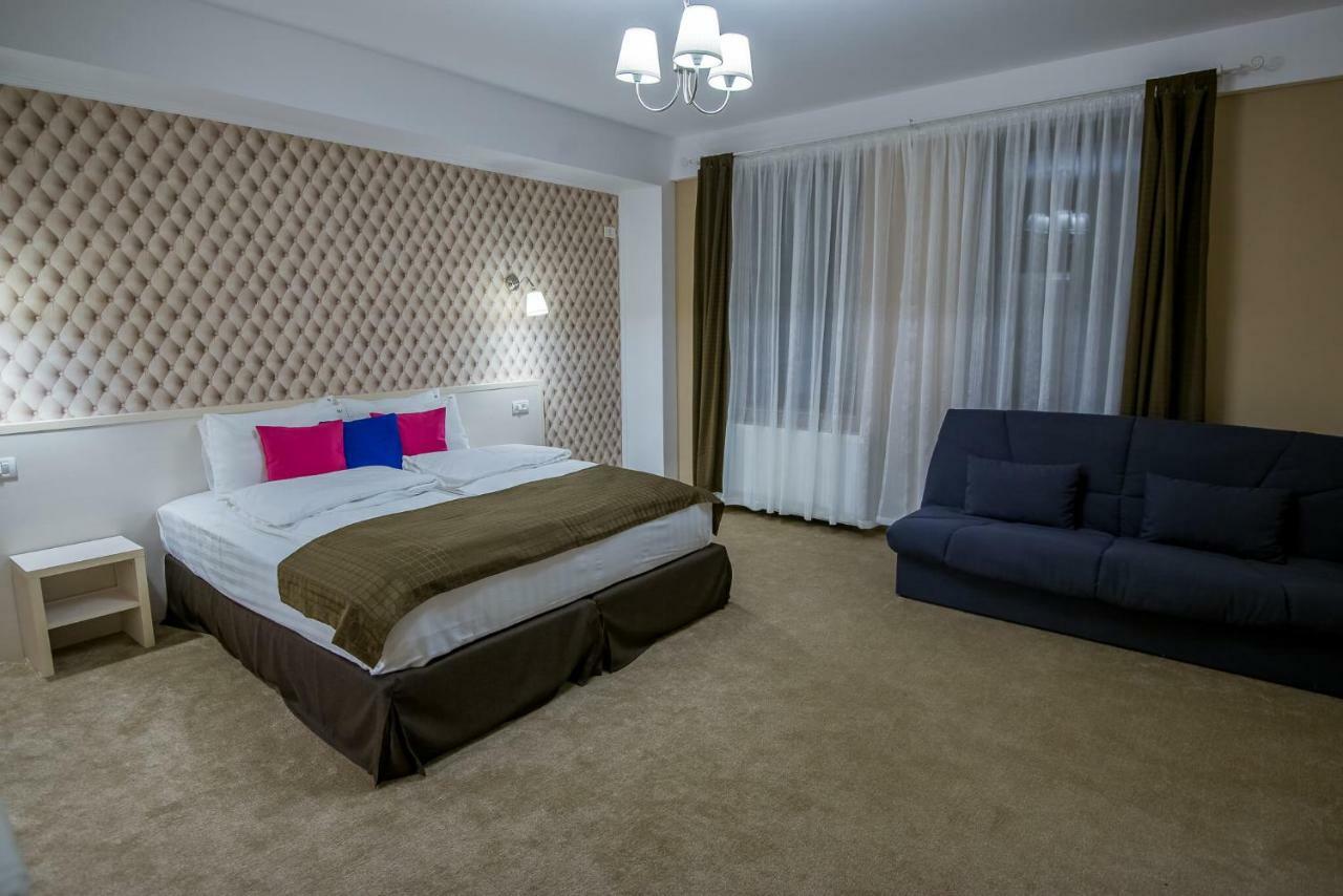 French Boutique Hotel Braşov Eksteriør billede