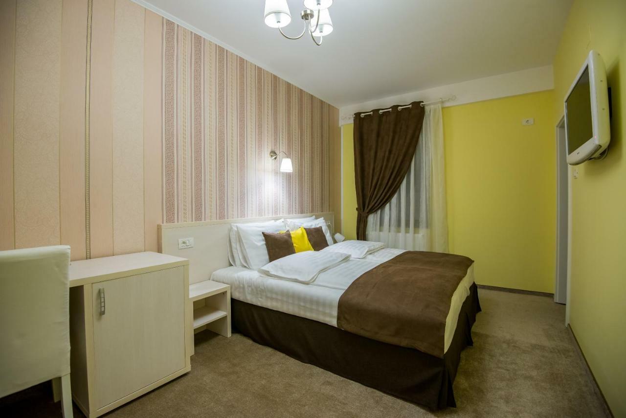 French Boutique Hotel Braşov Eksteriør billede