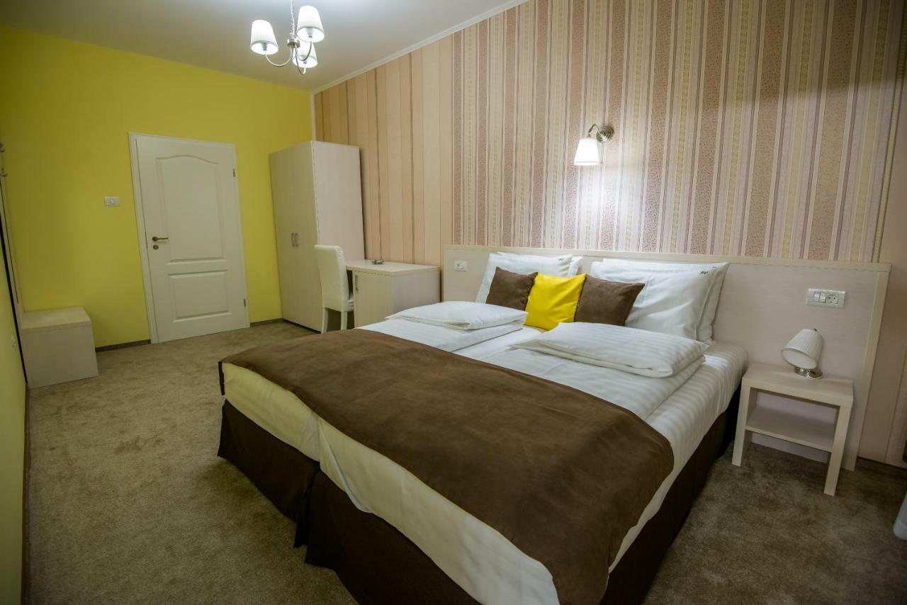 French Boutique Hotel Braşov Eksteriør billede