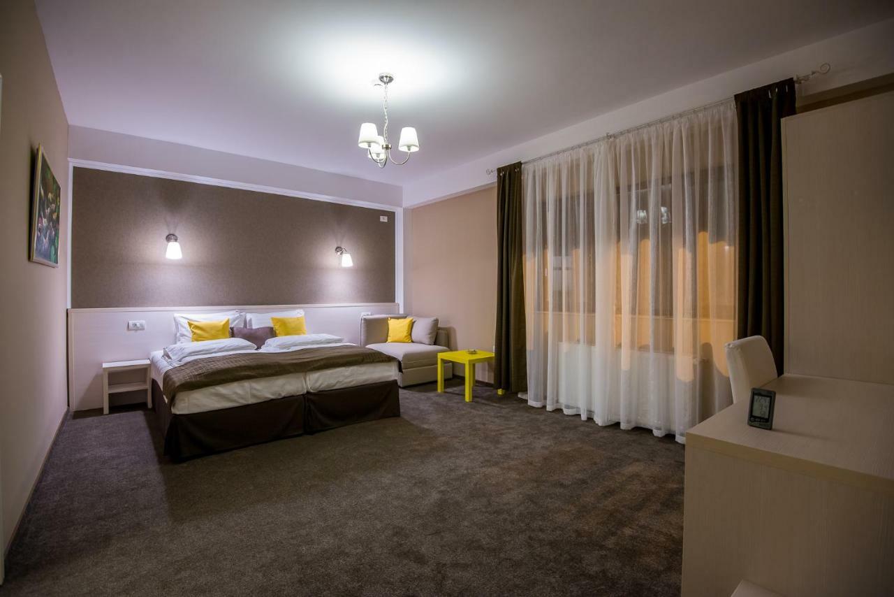 French Boutique Hotel Braşov Eksteriør billede
