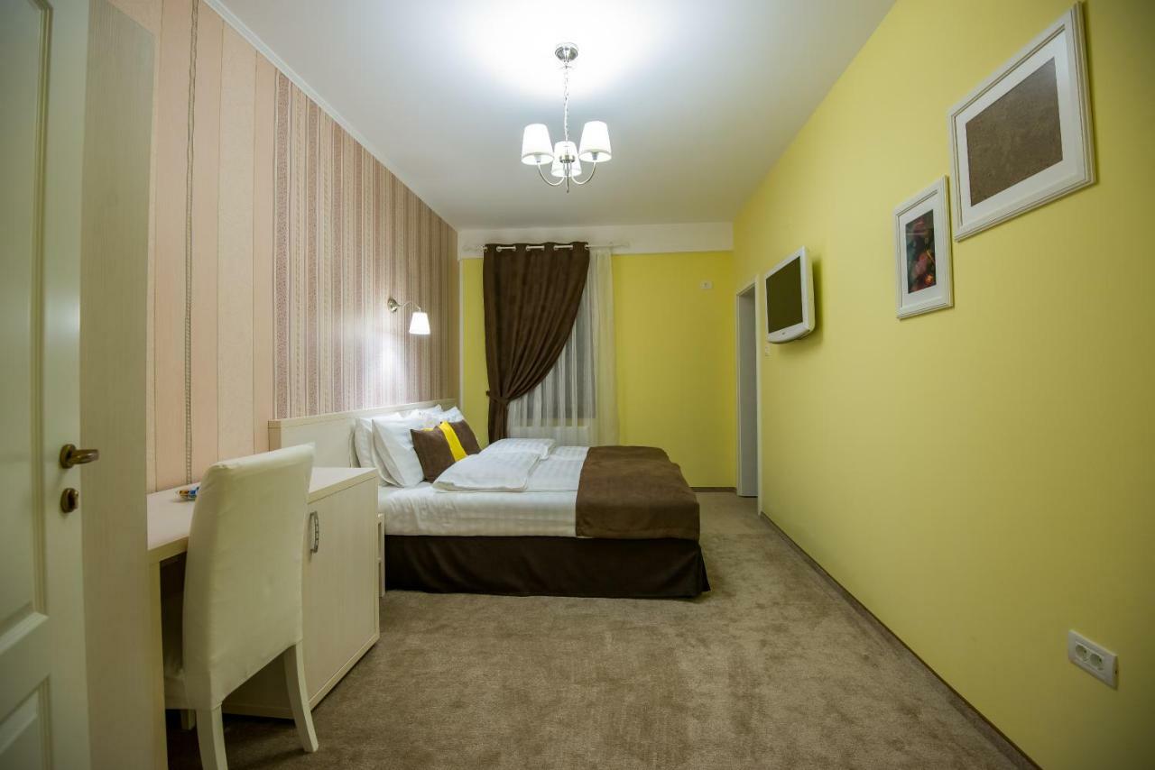 French Boutique Hotel Braşov Eksteriør billede